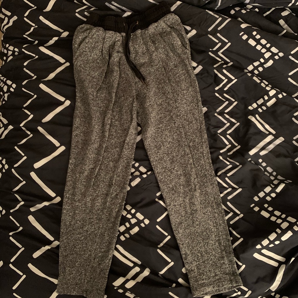 🎈 Gray and Black Sweatpants